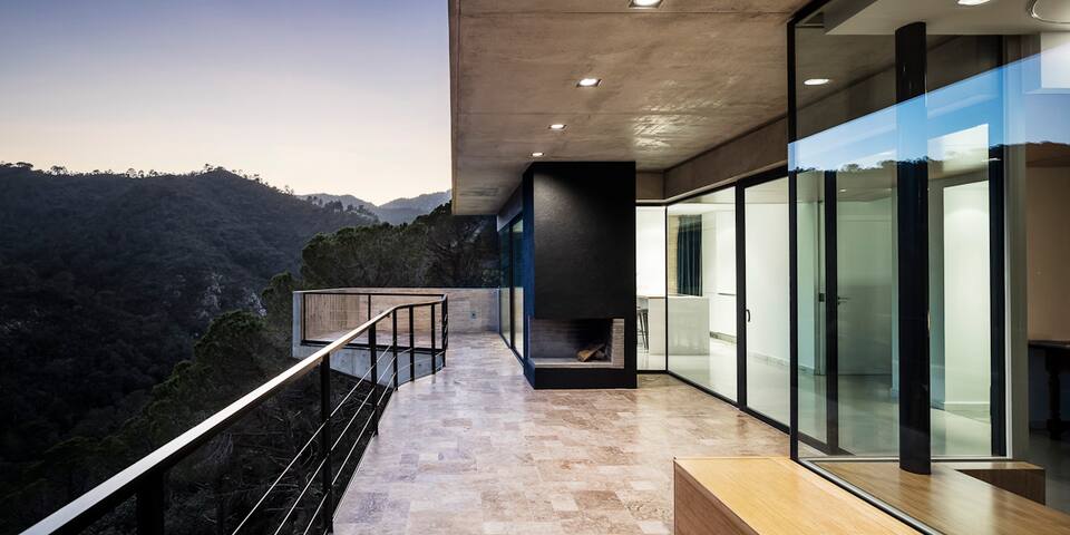 New villa with stunning (sea) views &infinity pool gallery image 5