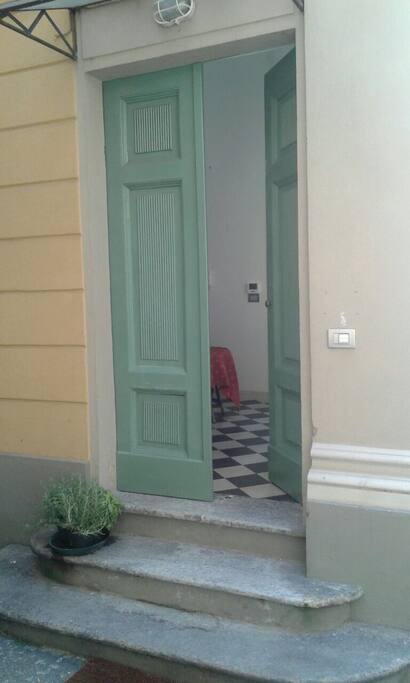 L'entrata alla casa