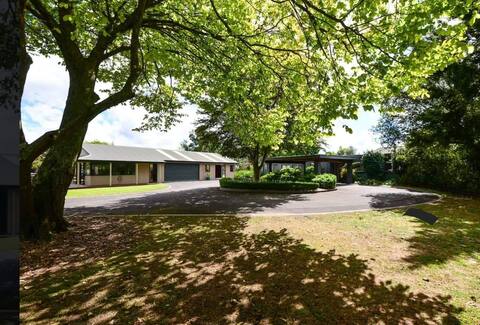 Private home with pool and spa on lifestyle block