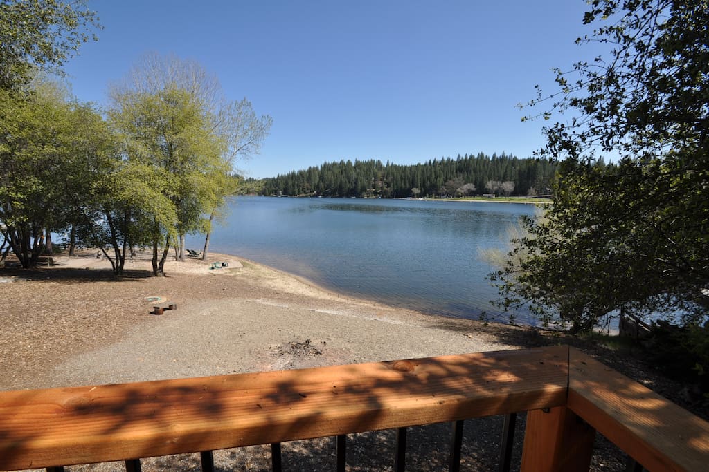 Mountain Lakeside Retreat. Lakefront. Pine Mountain Lake Vacation Rental adjacent to Dunn Court Beach and 25 miles to the entrance of Yosemite, Hwy 120 corridor. Unit 1 Lot 266