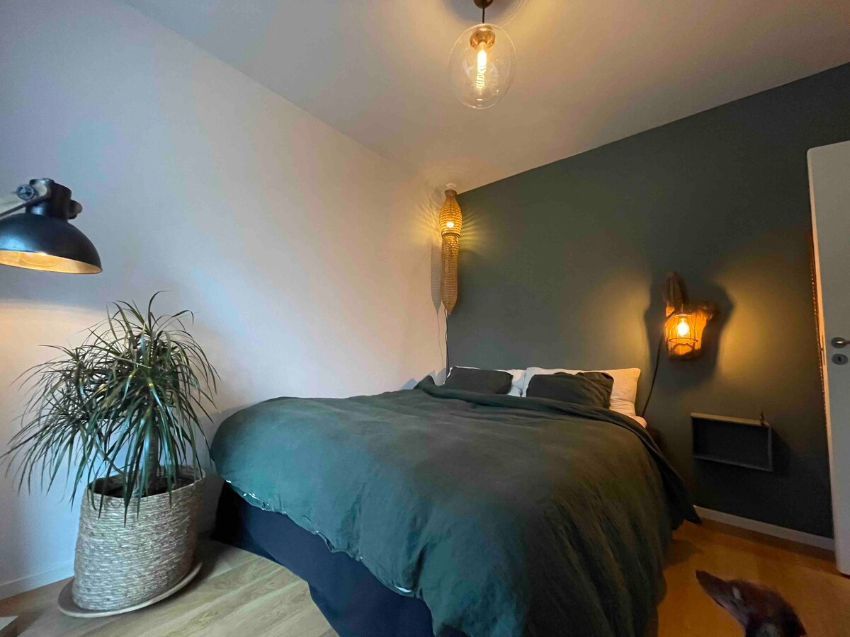 מיטה זוגית ברוחב 180 ס"מ