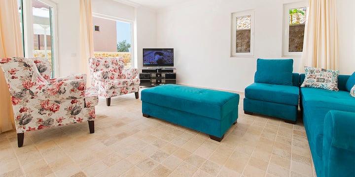 Salón claro y cómodo