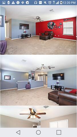 Family Liale place is close to the Airport