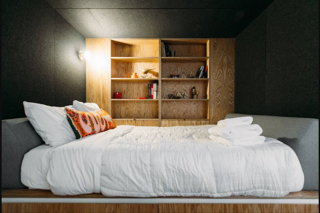 Sleeping area/bed