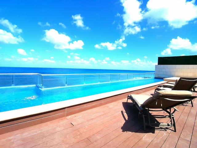 Luxury Condo Rooftop Pool 360° View