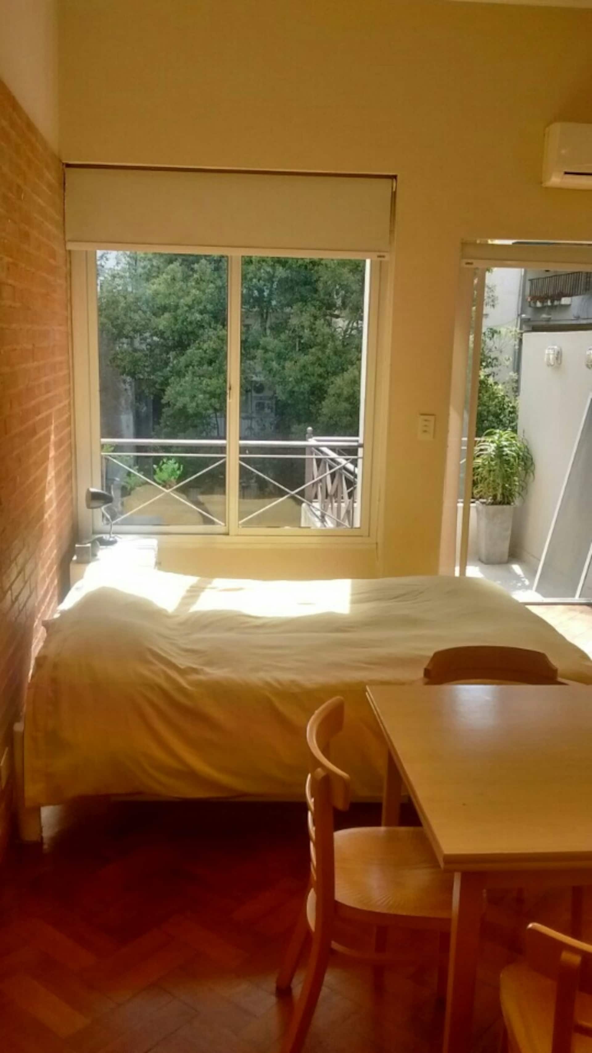 Estudio con terraza y vista a jardín en Recoleta
