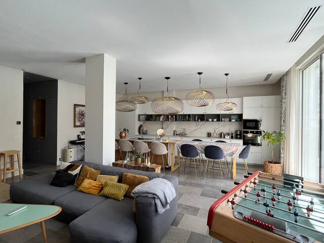 Spacieuse maison 4ch/ 4sdb avec piscine & cheminée gallery image 2