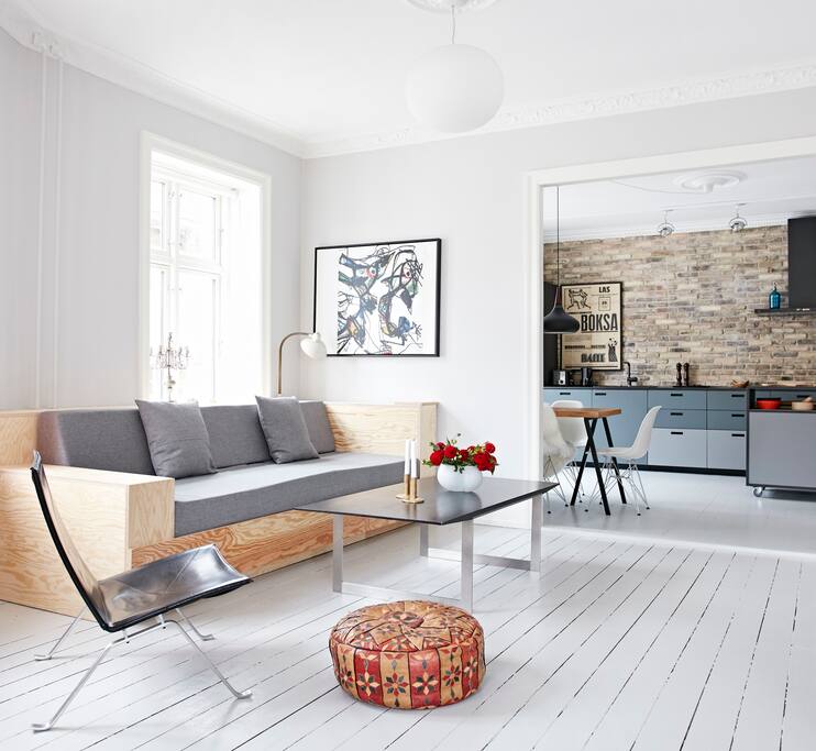 Spacious livingroom and kitchen en suite. Scandinavian design meets urban culture.