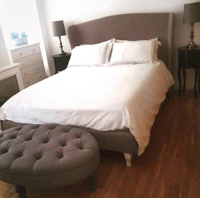 King size bed