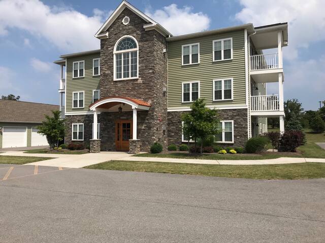 Beautifully Appointed 2 Bedroom Apartment