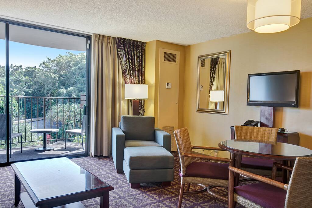 1 Bedroom Banyan Suite - Living Room