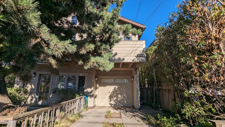 Spacious Family Home-Hot Tub