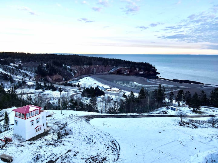 Unique Lighthouse Cottage with Incredible Views