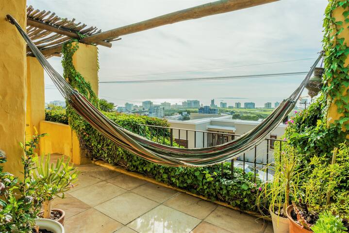 Sun, Sea & a Wood-fired HotTub in a Downtown Villa gallery image 5