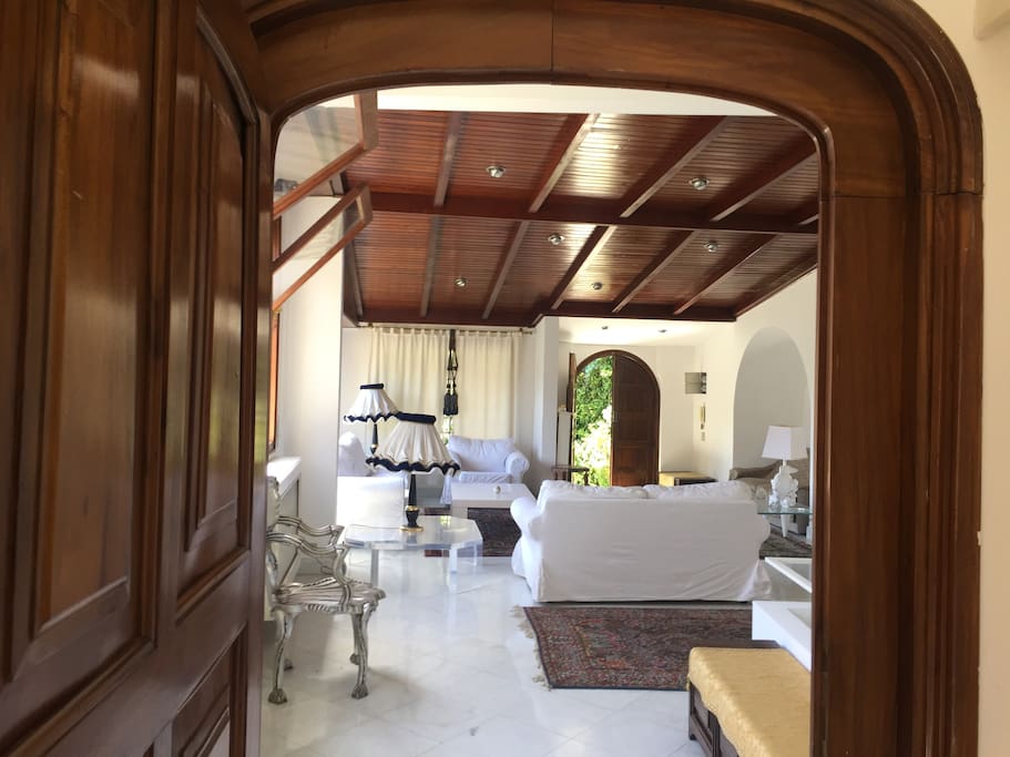 SALONE PIANO PRIMO - INGRESSO (visto dalla camera da letto)