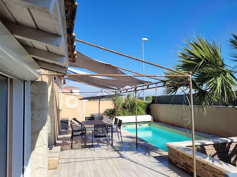 Family villa with pool and hot tub