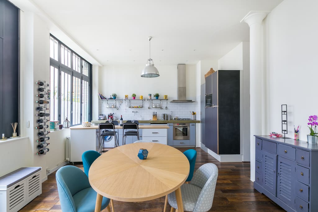 DINNIG SPACE WITH OPEN KITCHEN
