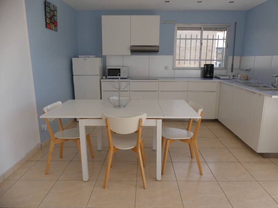 Cuisine américaine spacieuse pour 7 personnes