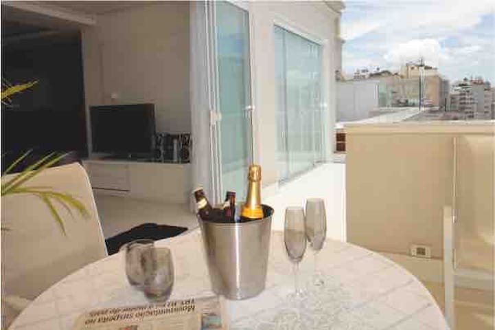 Ipanema Penthouse by both Rio’s iconic beaches