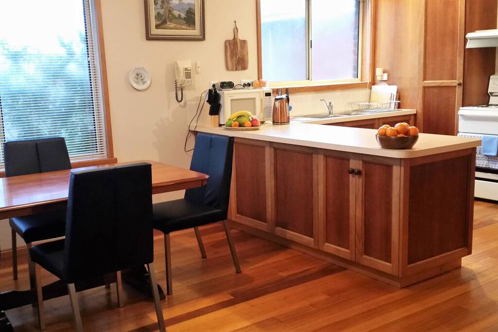 Dining/kitchen
