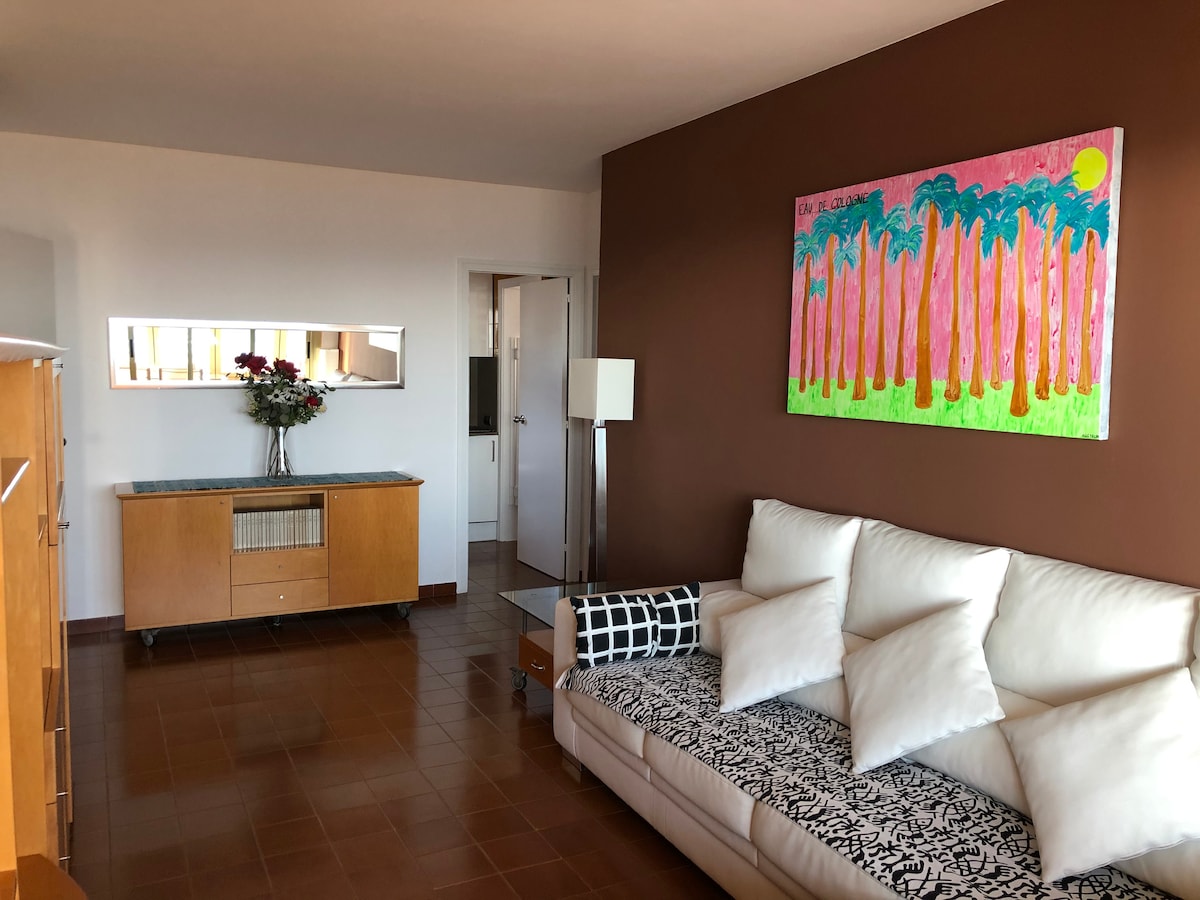 Airbnb con mejor rendimiento: First line apartment with magnificent views/Front beach en Castelldefels