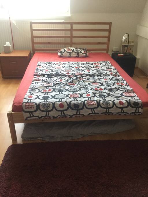 Doppelbett aus Naturholz