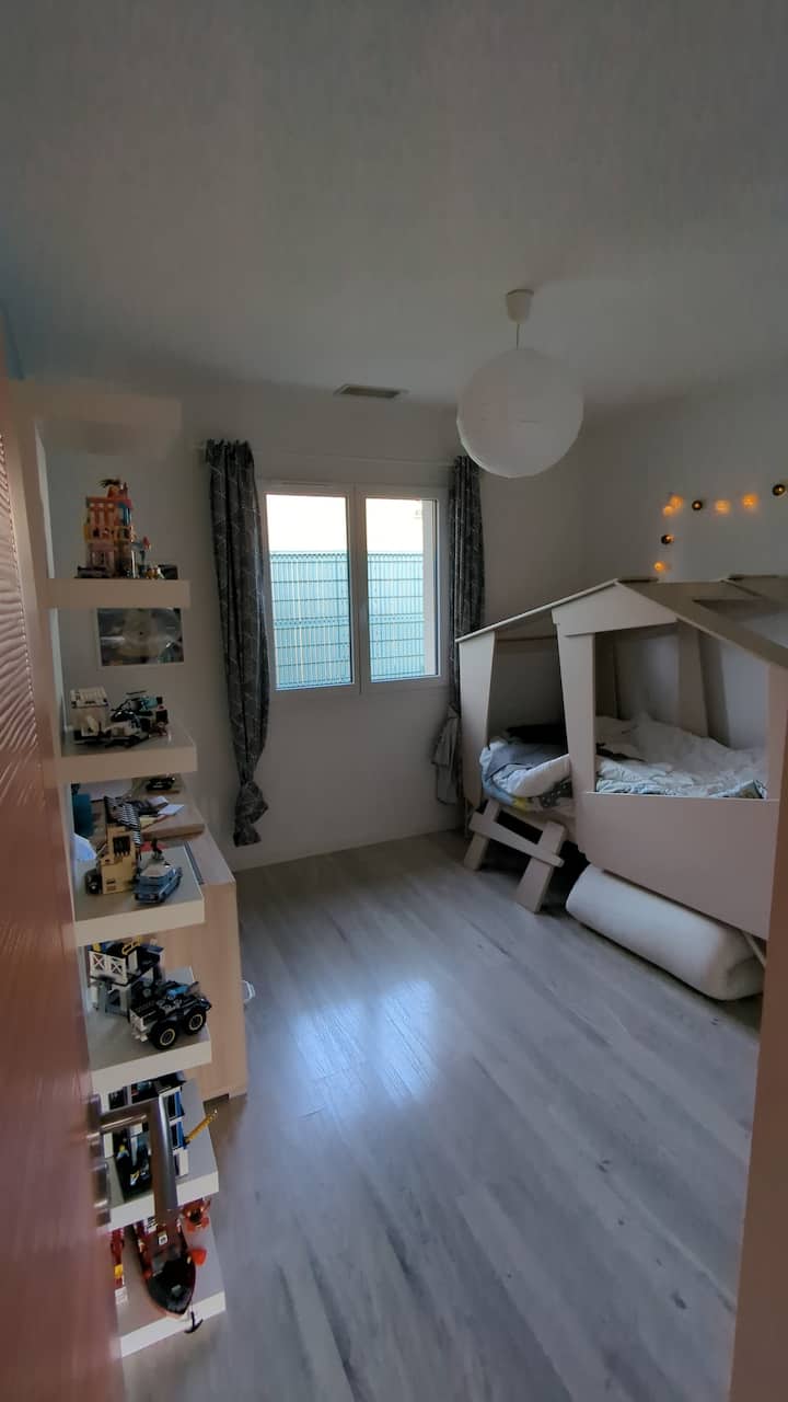 מיטת קבינה 90x200 ס"מ (35.4x78.7 אינץ') וארון