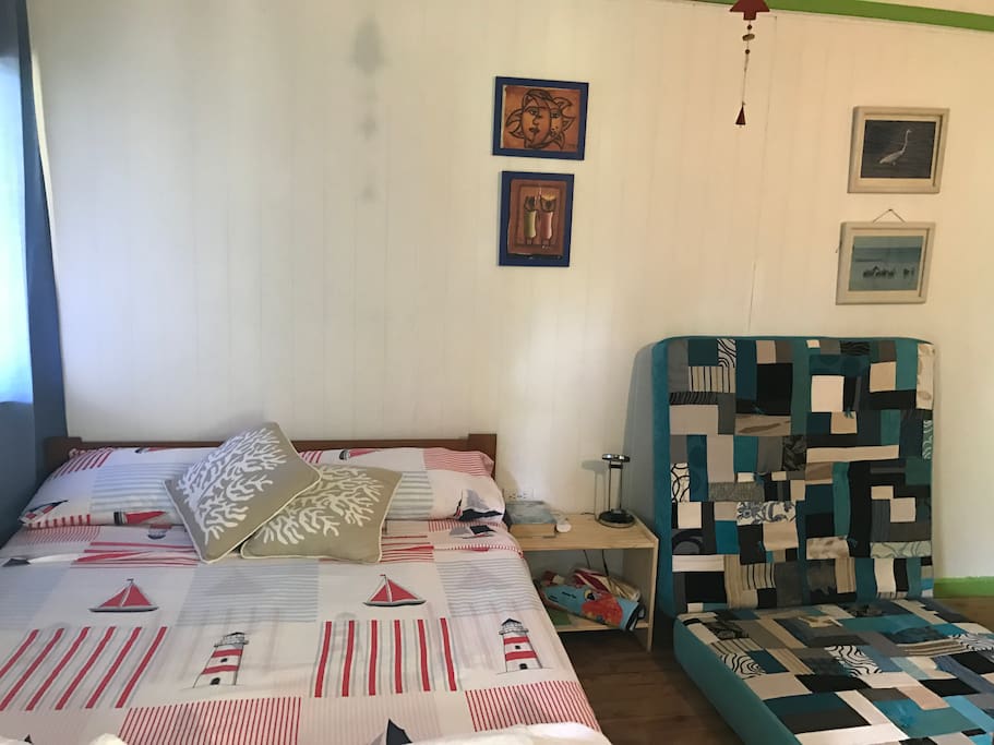 Double bed and if needed we can add a Futon (Japanese bed)