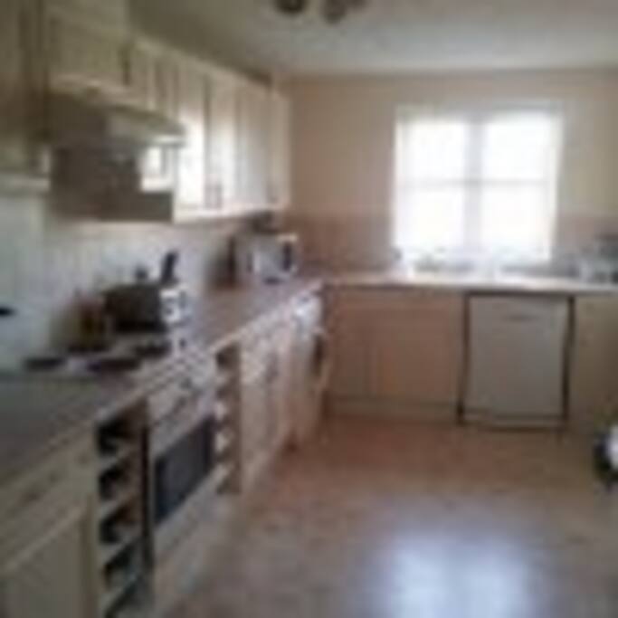 Shared kitchen with all ameneties.