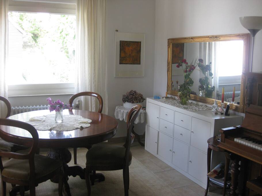 Good views of the neighbourhood also while sitting at the table.This is the dining room part.