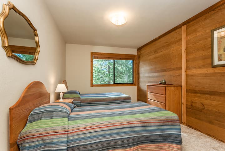 Dormitorio 3.   El otro dormitorio con dos camas individuales.