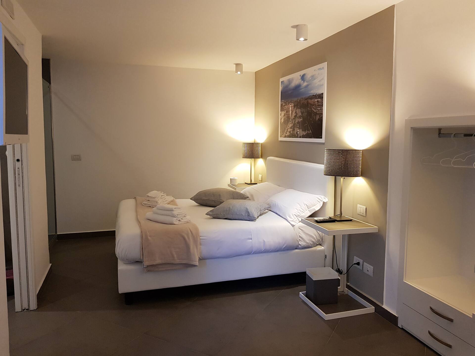 Apartment with terrace on Piazza Cairoli