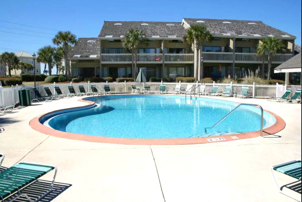 Seascape Lakefront Villas Pool