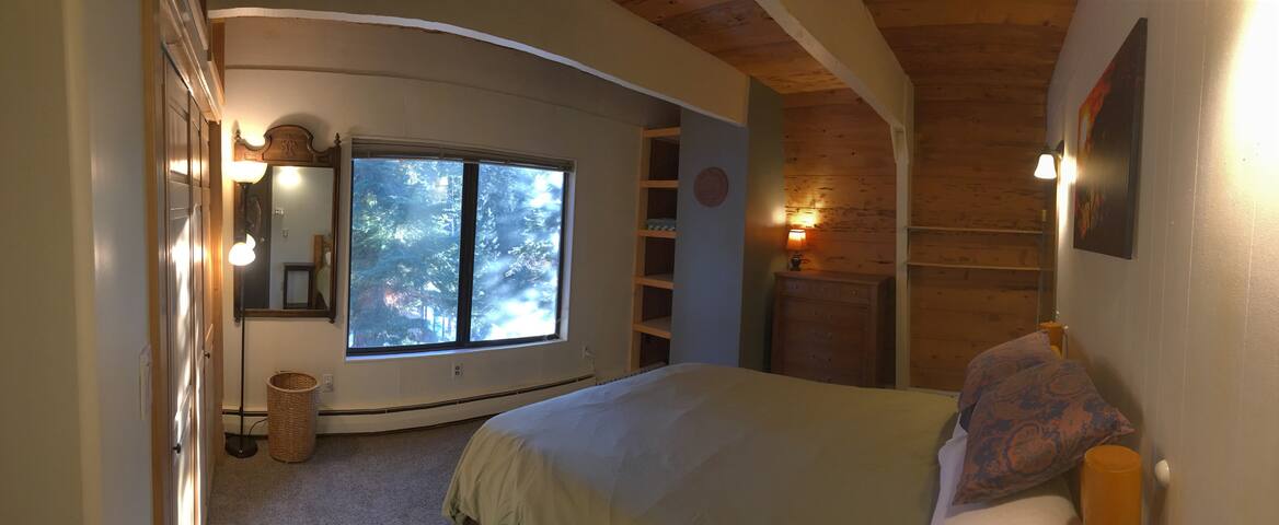 Private Master Bedroom a Walk from Tahoe City!