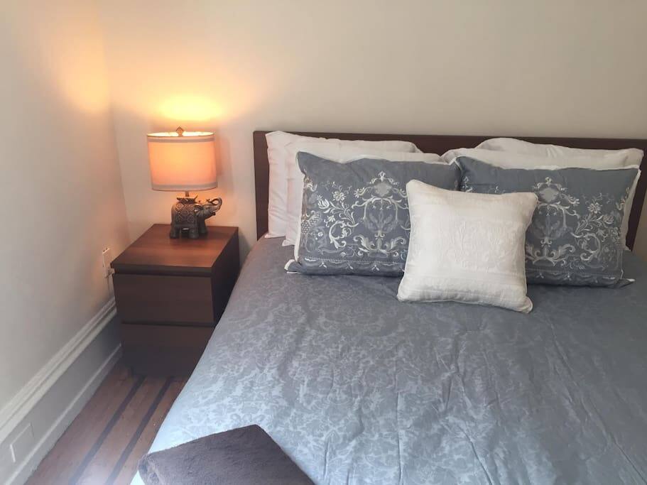 My partner and I had a great time staying here! We were in town for a wedding so we weren't planning on spending that much time in the room, but it was a very comforting environment to come back to at night.