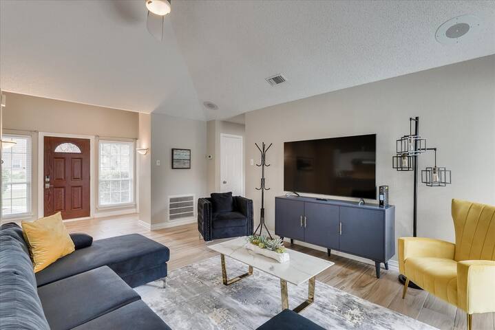 Stunning Cheerful,Modern Home gallery image 3