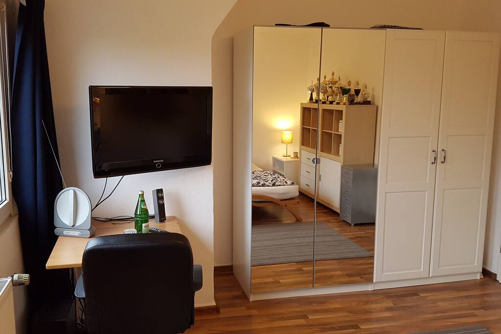 Gästezimmer mit TV und WLAN
