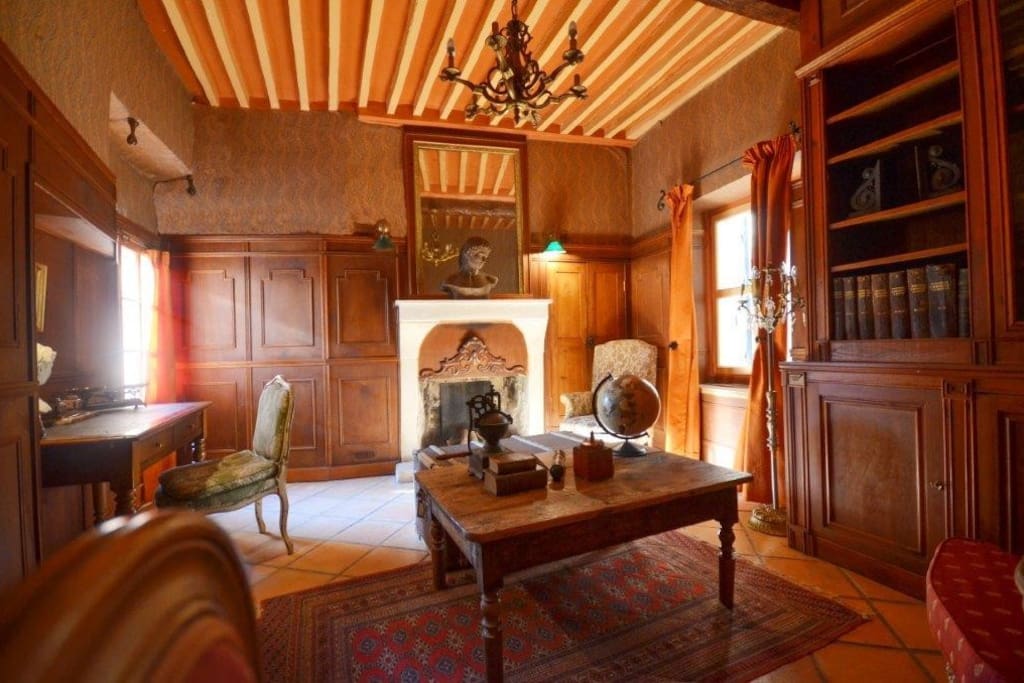 Library at Maison des Templiers