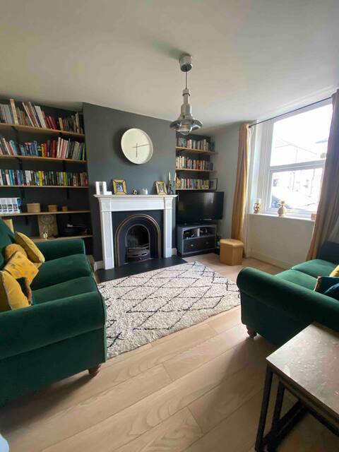Top performing Airbnb: Three Bedroom Terrace House in Westbury On Trym And Henleaze