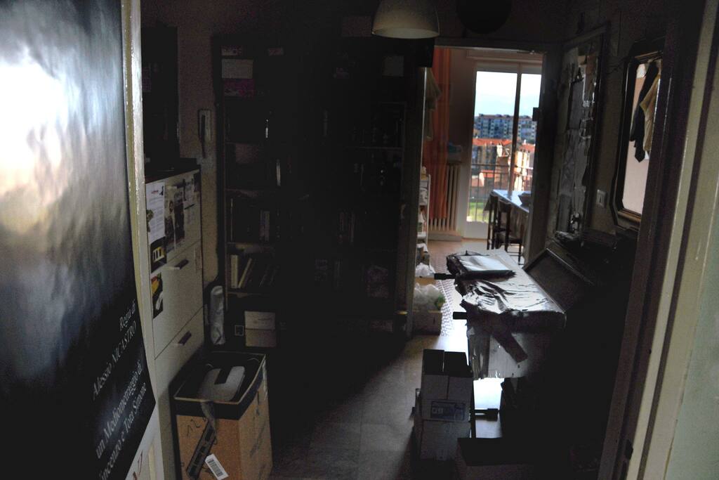 Ingresso della casa (visto dalla stanza con letto matrimoniale)
