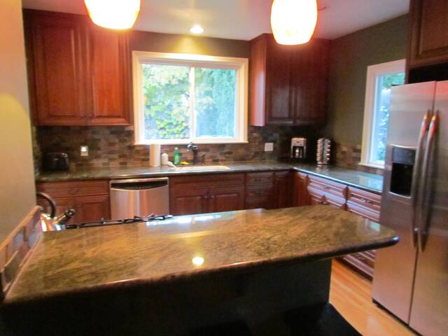 Fairmont Ave 4Br/3Ba, Great Family Neighborhood gallery image 5