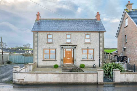 Successful Airbnb property: Stunning period home with beautiful sea-view in Bann