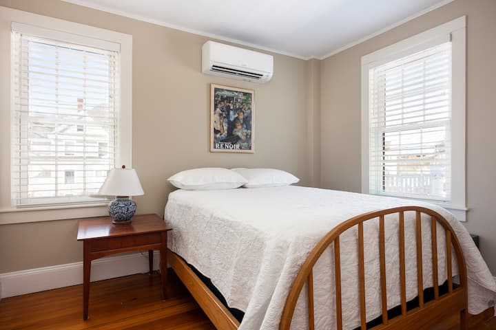 Спалня с двойно легло