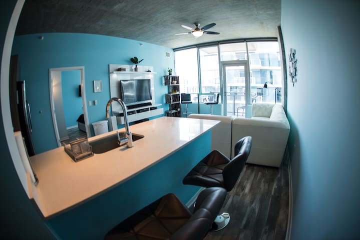 2 bed 2 bath Smart Loft in Prime Location