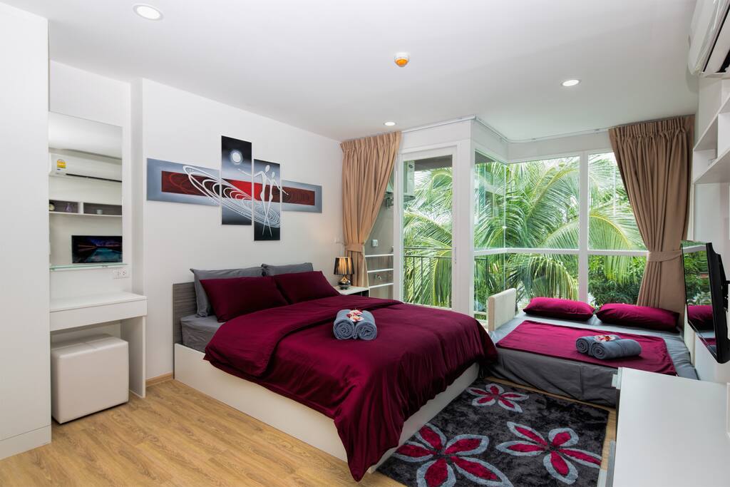 Pull-out sofa bed, becomes a queen size bed
