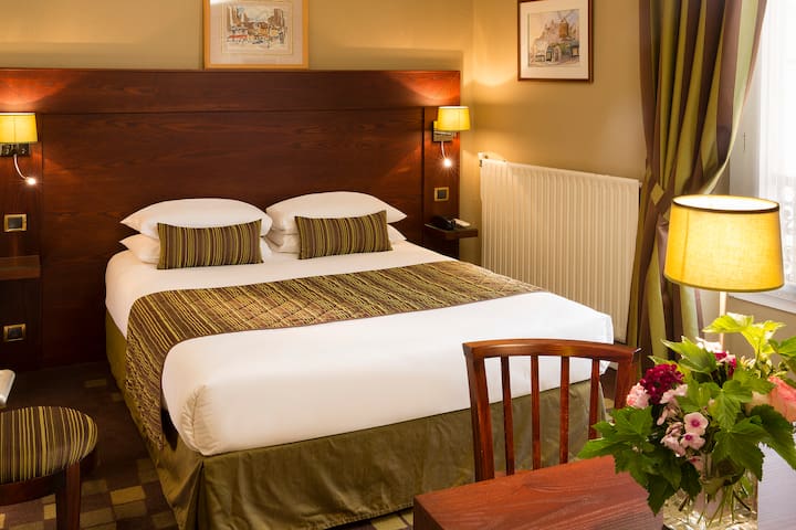 Double room at the Arts Montmartre