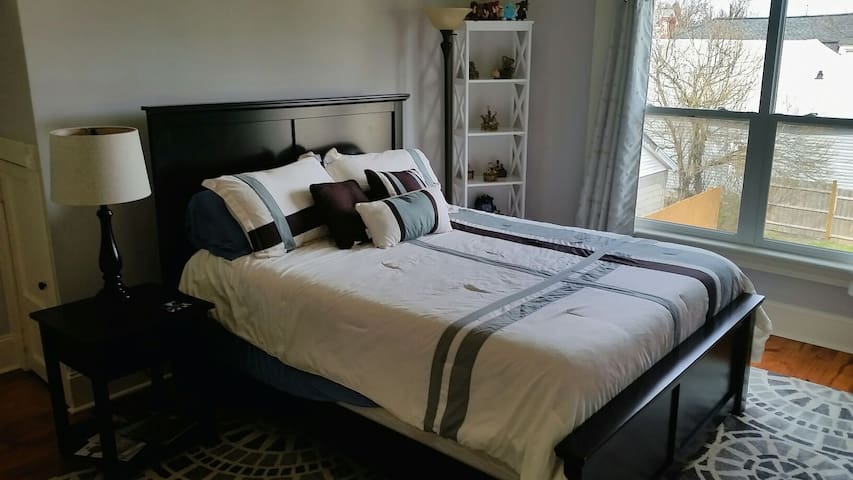 Private room in downtown Lexington