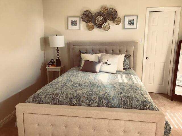 Gorgeous Bedroom w/ private bath