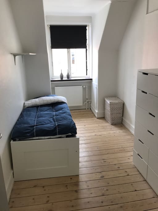Bedroom with extendable double bed