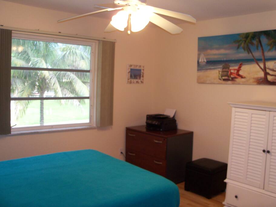 "yellow bedroom"